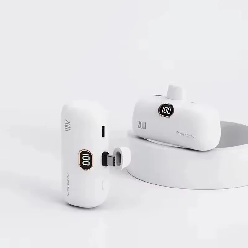 Power Bank Cápsula Mini 10000mAh 20W com Cabos Integrados